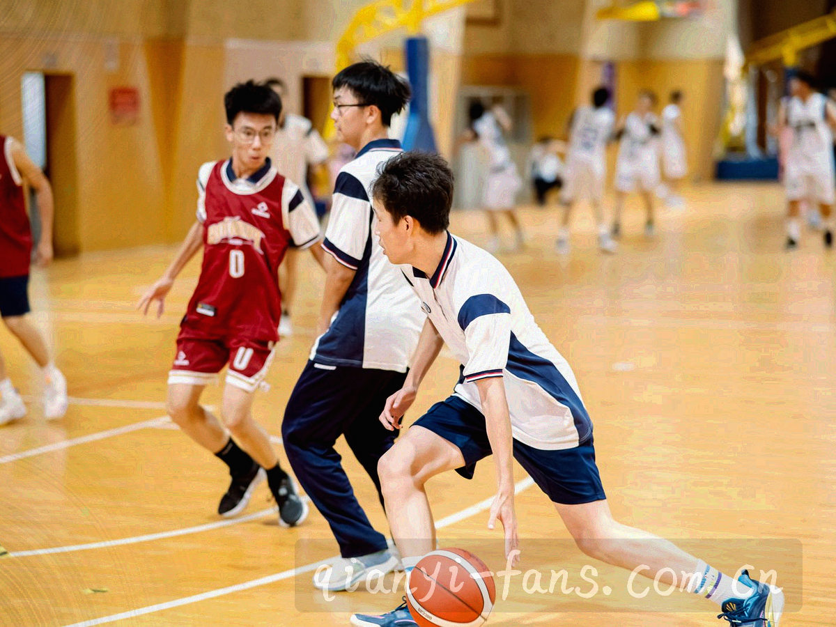 帮助中心分栏界面示意，第 2 栏高亮显示通道获取与登录确认两个步骤节点